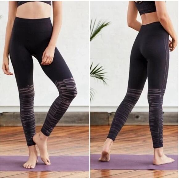 FREE PEOPLE MOVEMENT BARELY THERE BLACK & TAN TIE DYE BOTTOM LEGGINGS SIZE XS/S - Picture 1 of 10